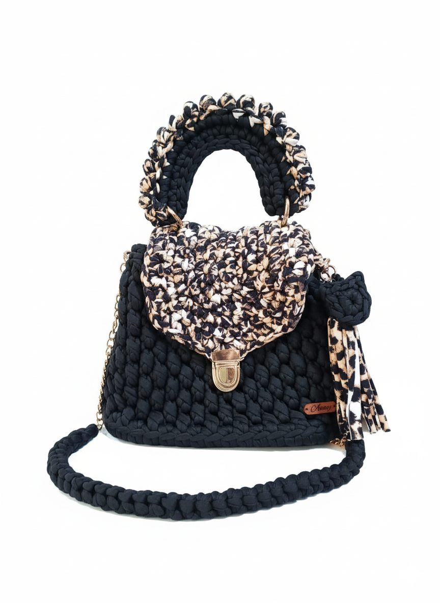 Bolso tejido con fibras naturales